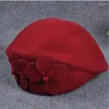 Boinas moda Gombado de boina de lana femenina para mujeres de invierno Flor de gorro francés Sombrero