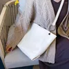 حقيبة bankuo سعة كبيرة حمل بو الجلود الناعمة الأزياء crossbody الفتيات الصلبة ألوان سحاب كلاسيكية غير رسمية الكتف x209