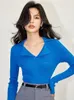 女性のブラウスは、デザインのシンプルでエレガントなスリムフィットの長袖のニットセーターのためのストライプVネックトップをコントラスト