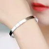Bracelet à la mode simple Bracelet en acier inoxydable brillant simple Gift en acier inoxydable pour hommes et femmes
