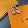 Designer gåvor älskar diamant smycken hög kvalitet charm kvinnor studörhängen mode guld bokstav hoop örhänge klassiskt design varumärke