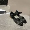 Designer Shoe Femmes Chaussures décontractées Fashion Générette en cuir mixte Flats Mary Janes Talons bas Couture des sandales d'été