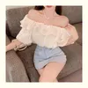 Kvinnors blusar Temperament One-Line axelskjorta Designkänsla av nisch Topp Sweet Ruffled Western off-the-Shoulder Chiffon Summer