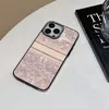 Luxury Leather Floral D Topp Silikon Telefonfodral iPhone 15 14 Plus 13 12 11 Pro Max XR XS 7 8 Luxury Designer Classic Cover Stock Proof Case Flash Camera Side