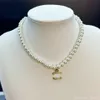 Collares de diseñador Chokers de perlas White Collar Cadena de clavícula para mujeres Regalos de joyas de boda elegantes