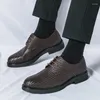 Casual Shoes Luxury Retro Woven Mönster Läder Oxford Men's Business Office Fashion Man Lace-up Formell Black Zapatillas