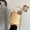 Axelväskor spets design pu läder kvinnors messenger väska sommaren 2024 mode mångsidig handväska singl hink för flickor dam