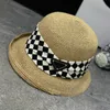 Fashion Design Retro Checkerboard Checkerboard Paille Chapeau d'été Vacances d'été Sun Sun Men Ladies Pêcheur Chatme pliable Triangulaire Paille Bowler Chatte Bodet Hat