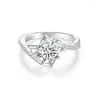 Clusterringen S925 Sterling zilveren groothandel bruiloft eenvoudige sieraden voor vrouwenmode met 0.5CT-1CT Diamond Moissanite