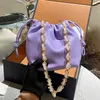 Projektant łańcucha akrylowego Luckybags Woman Bags Mini torebki wiadra Torebka Torka Torka skórzana torebka chmur cowhorn to dziewczyna
