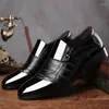 Scarpe eleganti 2024 plus size maschi da uomo indossa formale versatile in pelle versatile punta intagliata casual pigra