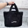 Winterbakken P TOTE BAG DRAMEN DRAMEN Hand Luxe Designer Handabg Hairy Shoulder Classic Plude letters Printing Winkelen