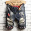 Merk kleding zomer gescheurd gat denim shorts mannen katoen dun een rechte retro motorrijder knie lengte korte jeans mannelijke streetwear 240416