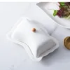 Plattor Pure White Heart Shaped Butter Dish Ceramic Rishes With Lid El Restaurant Handtag och Bamboo Wood Chassis