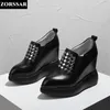 Lässige Schuhe Frauen High Heel Sneakers Weiß schwarzer Mode 12 cm dicker alleiner Damen Vulkanisierte Sportplattform Sneaker Frau