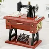 Dekorativa figurer Mini Sewing Machine Style Mechanical Music Box Vintage Birthday Present