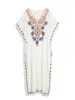 Edolynsa White Vintage broderad lång kaftan casual vneck maxi klänning Sommarkläder strandkläder baddräkt täcker Q1490 240416