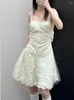 Lässige Kleider sexy Rückenfreie weiße Neckholder vielseitigem Netzspitze unregelmäßige Taille schlampige Dachstring Damen 2024 Sommer