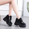 Chaussures occasionnelles femmes brevet Learher Platform Sneakers 11cm Talons de coin Les dames automne