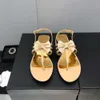 Rüzgar Engelleme Renk Klipli Toe Sandalet Moda 2023 Yaz Yeni Çat Tie Geri Boş Tek Satır Toka Kayışı Kadın Ayakkabıları