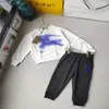 Nytt lyxvarumärke Baby Suit Designer Tvådelar långärmad brevdräkt för män och kvinnors högklassiga barns korta ärärmade sportkläder storlek 90 cm-150 cm C9