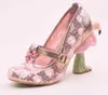 Vestido Sapatos de pontuação de ponta bordado holloider Fabirc Strange Heel Bombas Decoração Flamingo calçados redondos exclusivos