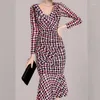 Robes décontractées 2024 Spring V-Neck Plaid Sheat Vestidos Simple Chic Work Wear Party Sirène Robe Womens Bureau