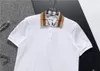 Polo Designer Shirts Polos pour l'homme Focus Focus Broderie Garter Petites abeilles Modèle d'impression Vêtements Vêtements Black and White Mens T-shirtq81