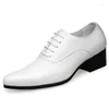 Vestido sapatos de couro pontiagudo para negócios de desgaste formal 5 cm de altura aumenta homens pequenas tendência de sapatos de casamento branco
