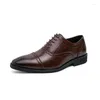 Chaussures décontractées hommes Business à lacets Oxford Mens Vintage Leather Brogue British Style Mâle Footwear Plus Taille 38-48