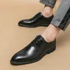 Sapatos casuais Lexury Patent Leather for Men Oxfords Lace Up Male Wedding Party Office Work Shoe