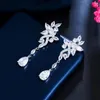 Orecchini a pennaglie Beaqueen Elegante Drop Drop Engagement Wedding For Women Shiny White Crystal CZ pietre per banchetti per la cena di gioielli E453 E453