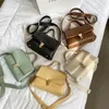 Axelväskor mode helt enkelt pu läder crossbody väska för kvinnor 2024 sommar fast färg messenger lady kedja resor liten handväska