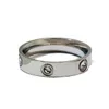 Designer popolare anello in acciaio in titanio a caldo per le donne arachide alla moda e di nicchia di nicchia squisite coppie alimentari non sbiadanti