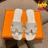 Nouvelles femmes de luxe Brand Chypre Oran Sandals Designer Slippers Flip Flip Clops Crocodile Skin Slide Ladies Beach Sandal Summer