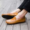 Klädskor tennis sko man läder designer tränare loafers desinger tränare sneaker röda män