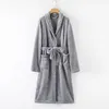 Kvinnors sömnkläder mjuka fluffiga badrockar justerbara bälte mysiga unisex vinter med snörning design varmt vatten absorberande länge för män