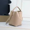 Designer-Tasche, glänzender Lederschaufelbeutel, Konturrohr sauber dreidimensional