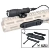 Scopes Airsoft Surefir M600 M300 M600C SCOUT Lampe de poche AR15 Rifle Hunting Arme Light 600 Lumen avec Double Fonction Pressure Interrupteur