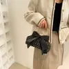 Vintage Women Tote torebki Łańcuch Bow Crossbody Torka na ramię Małe żeńskie torby klipsowe Modna torba torebka zamka dla kobiet 240407