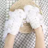 Lässige Schuhe Frauen vulkanisieren klassische weiße Leinwand Frauen Hochzeitsfeier Spitze Sneakers Perlen Mode