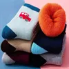 5 paires / lot coton enfants Chaussettes pour enfants pour filles garçons d'hiver épaississent usure de couleur massif sport de mode chaussettes décontractées enfants 240407