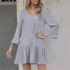 Lässige Kleider Frauen Fall Kleider gegen Nacken plissierte Patchwork Lose Saum Feste Farbe drei Viertel Trompetenhülle weich über knielanger Mini