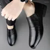 Casual Shoes High Quality Men Top Layer Cowhide Leather Fashionable Gentleman Business Banket präglade bekväma sko