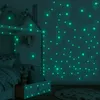Väggklistermärken 3D -stjärna och månen Energilagring Fluorescerande glöd i det mörka lysande på för barnrummet Living Decal