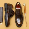 Kleiderschuhe Britische Retro -Business -Casual Leder für Männer für Männer echtes dickes Solent -Patent Brogue