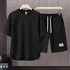 Mens Korean Fashion Two Piece Set Summer Short Sleeved T-shirt och Shorts Loose Sets Men Designer Kläder Tracksuits 240420