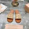 Designer Sandals Spring and Summer New tofflor Network Red Explosive Rich Fashion Elements Lambskin Material Bekvämt All-Matching Women's Size 35-40