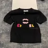 女性用Tシャツ最高品質のデザイナースモールフレグランス刺繍細い縞模様の縞模様のポロネックショートスリムトップトップY240420