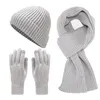 Boinas femininas inverno malha quente gorro luvas de lenço longo lenço de lenço térmico à prova de vento ao ar livre para homens Mulheres